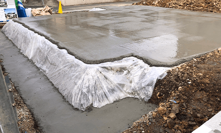 捨てコンクリートを流す